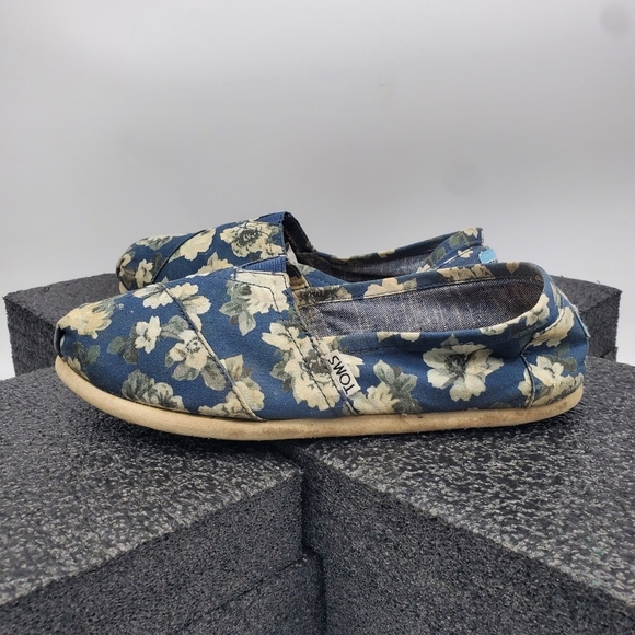 TOMS Shoes Women's 7.5 Floral Canvas Slip-On Flats - Picture 1 of 8